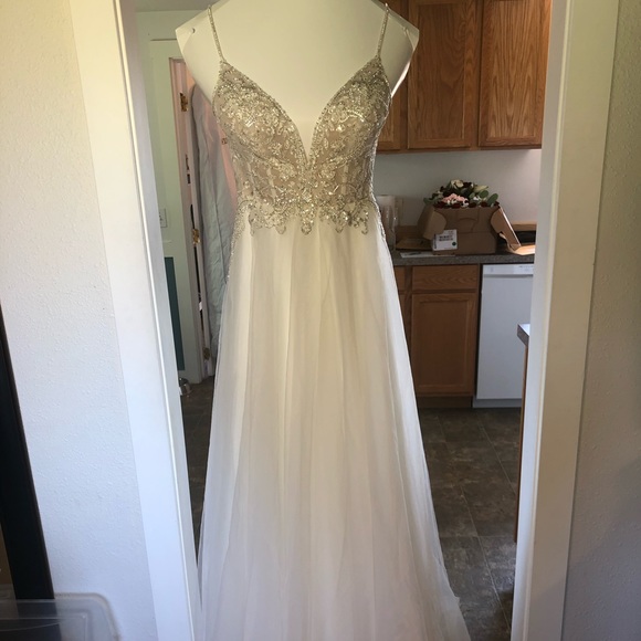 Galina Signature Wedding Dress (size 4)